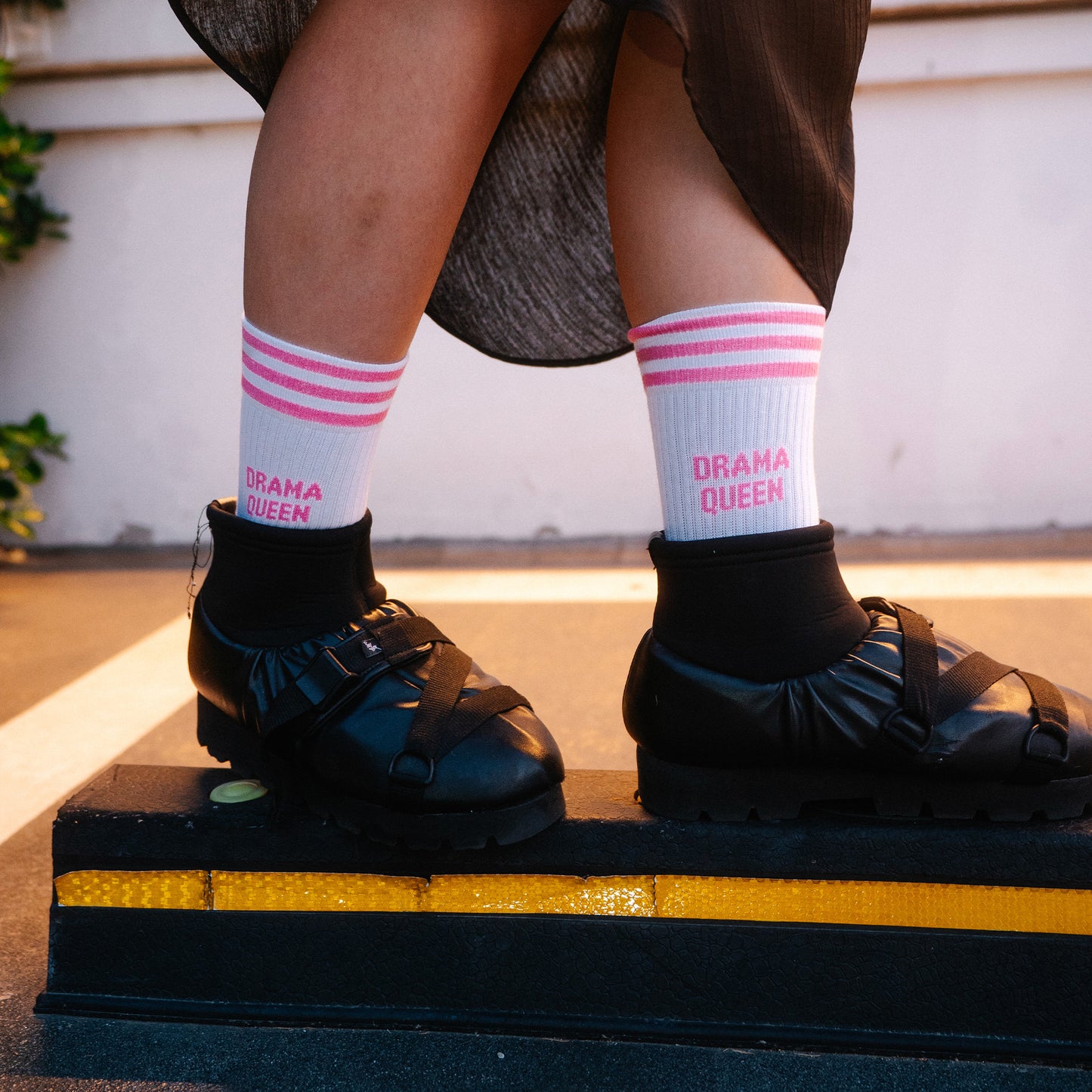 DRAMA QUEEN PINK - WHITE SOCKS
