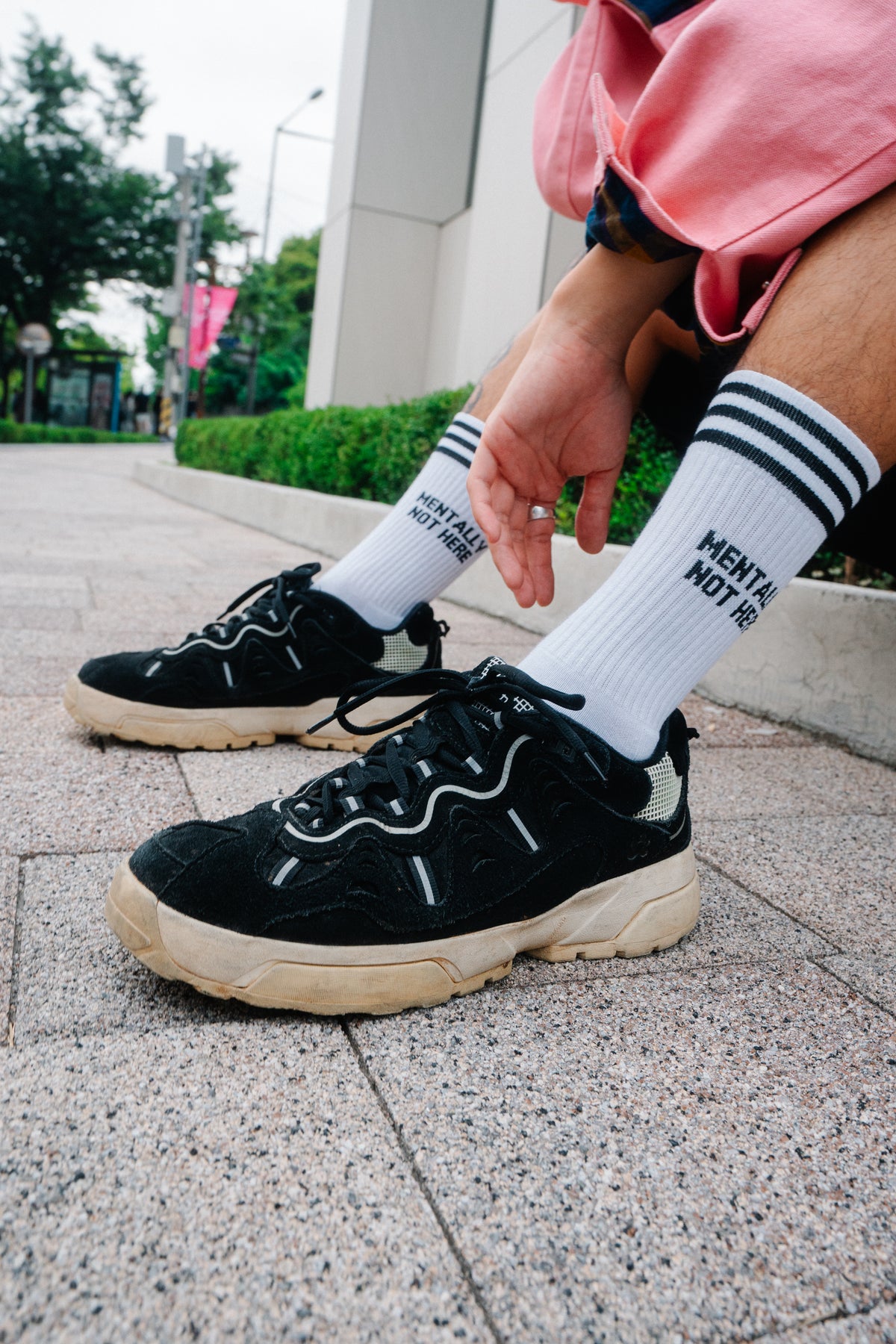 MENTALLY NOT HERE BLACK - WHITE SOCKS