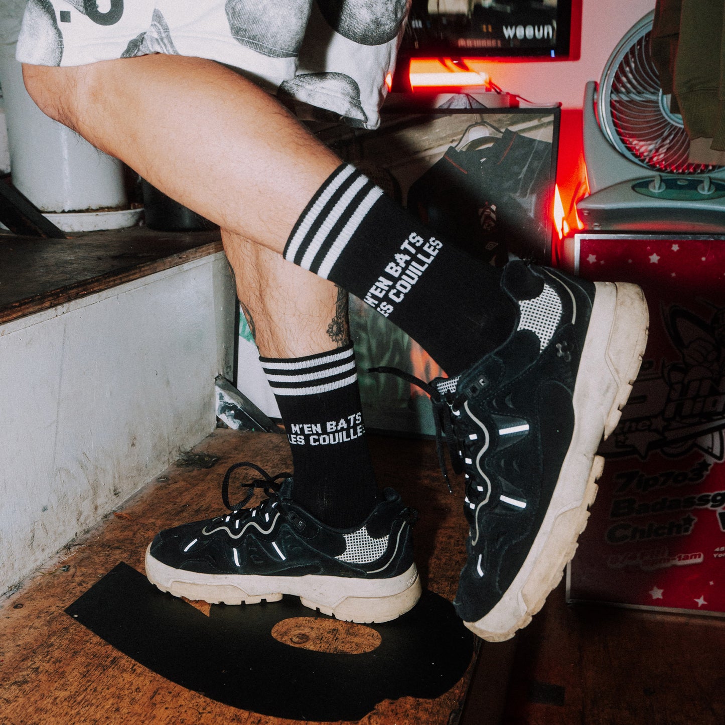 M'EN BATS LES COUILLES WHITE - BLACK SOCKS